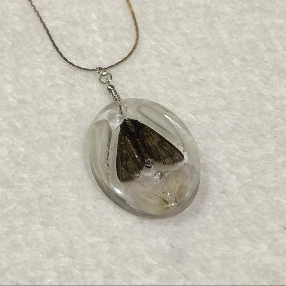 Handmade UV Resin Moth / Flower Necklace - Picture 9 of 16